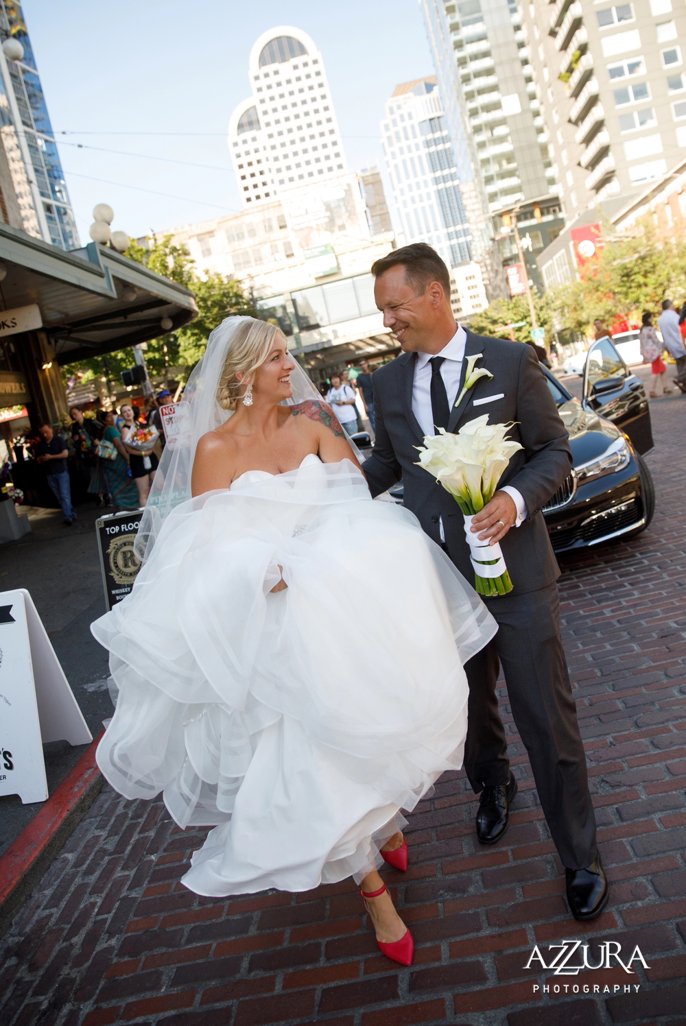 bride_and_groom_walk_downtown