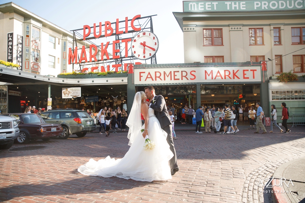 bride_and_groom_at_pike_place_market