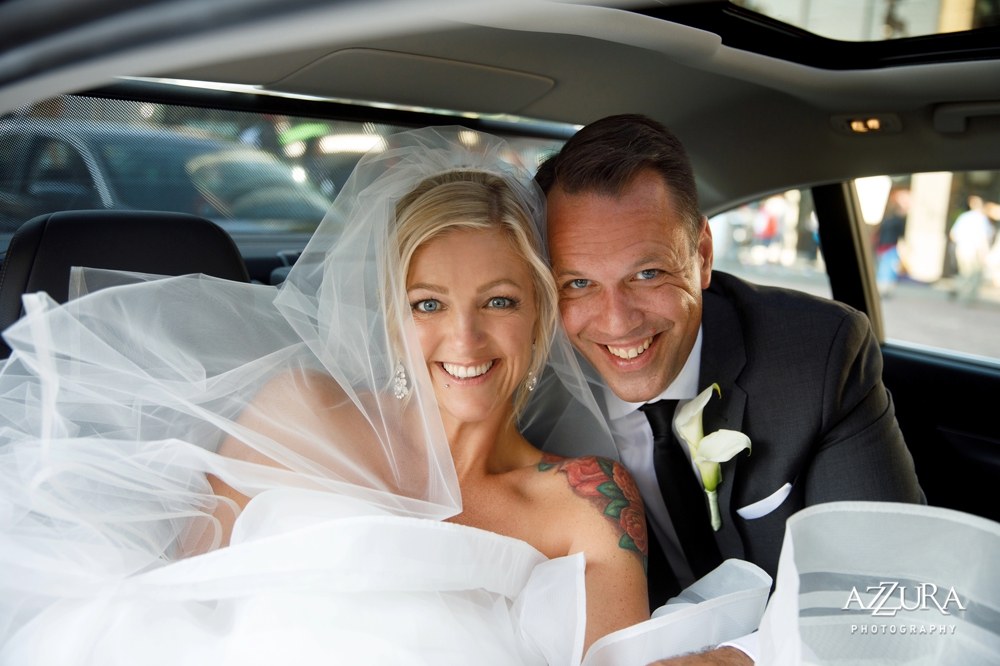 bride_and_groom_in_limo