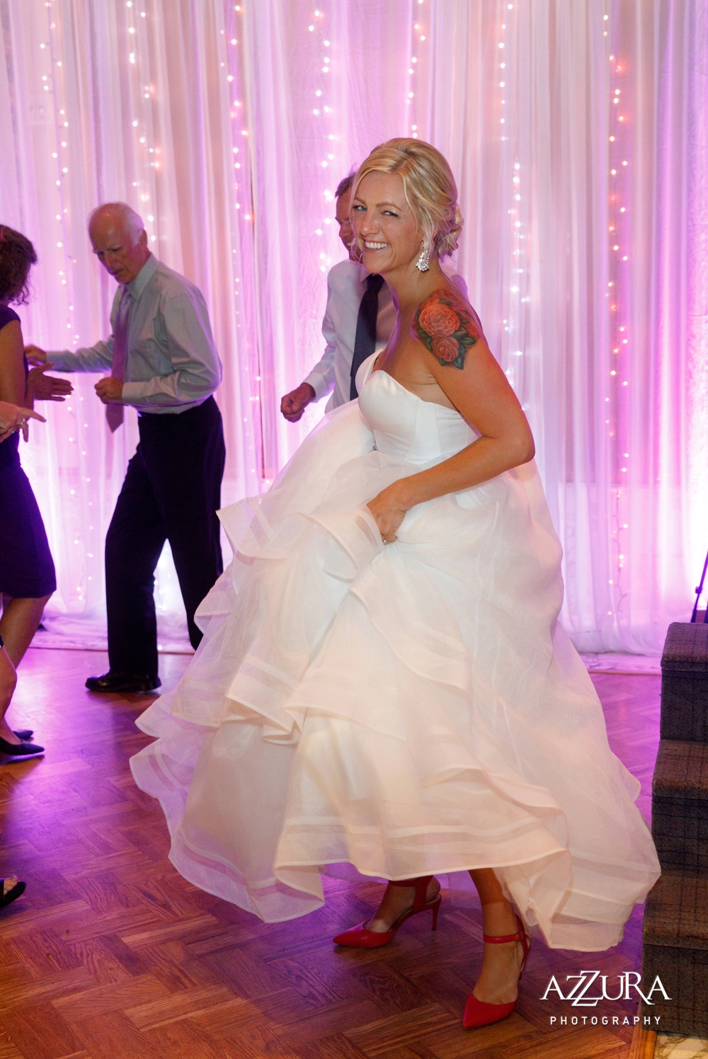 bride_dancing