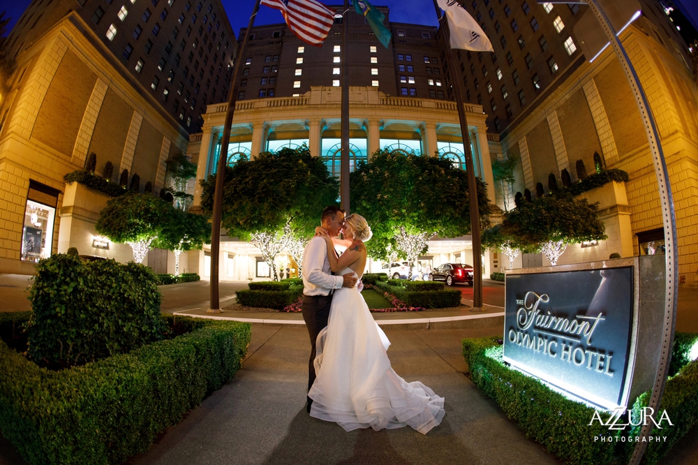 night_portrait_of_bride_and_groom