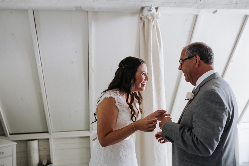 bride_seeing_father