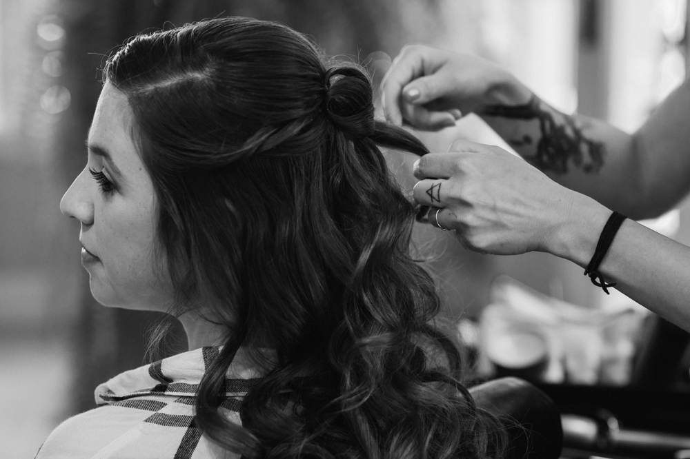 bride_getting_hair_done