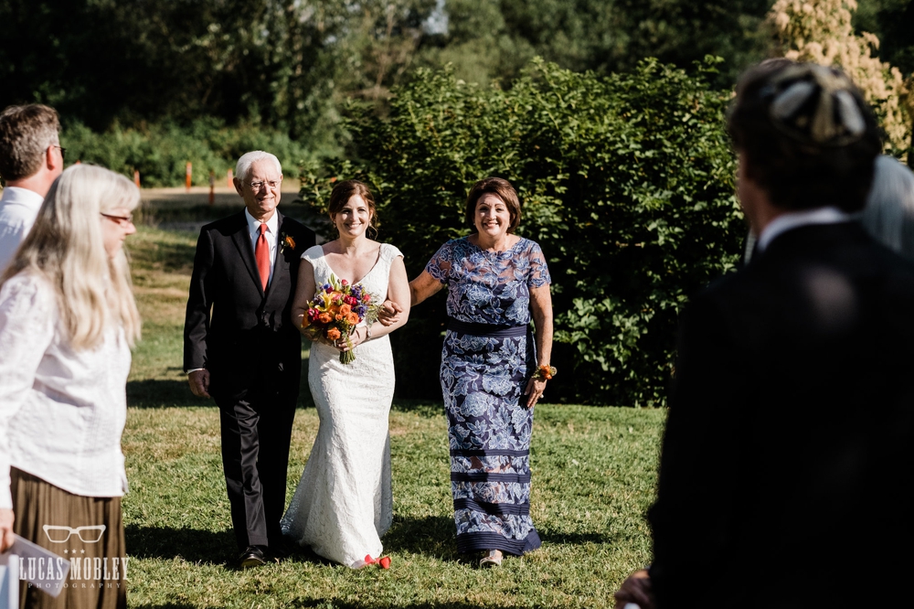 bride_walking_down_the_aisle