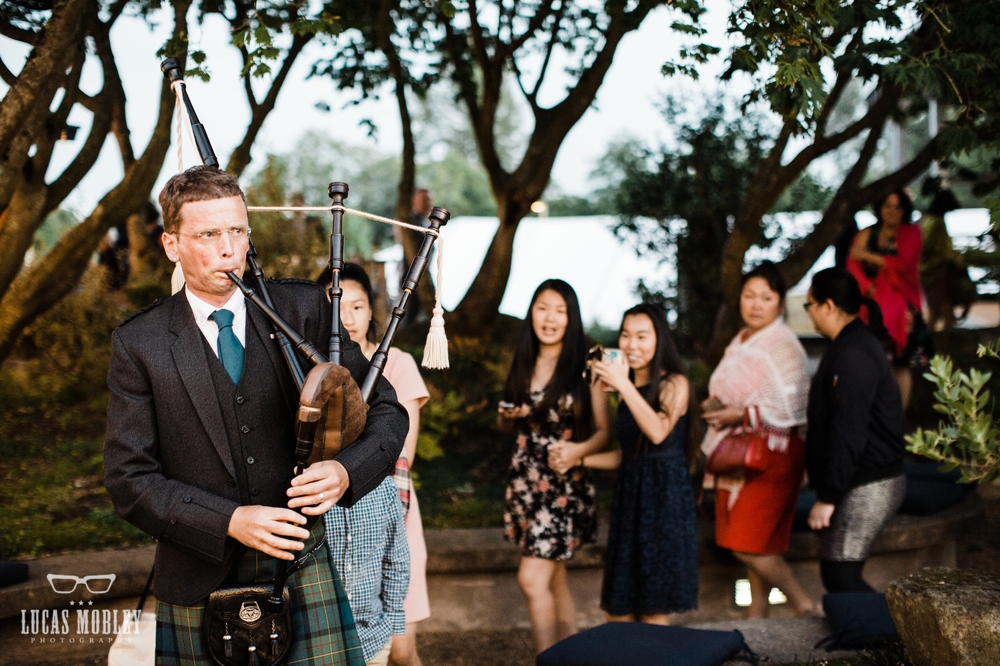 bagpiper_leading_guests