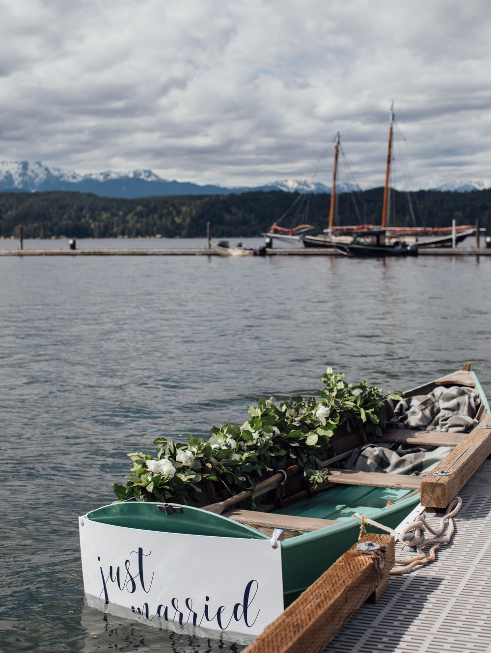 wedding-getaway-boat