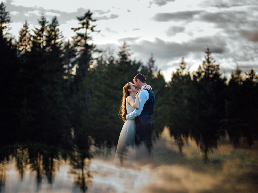 sunset-portraits-bride-and-groom
