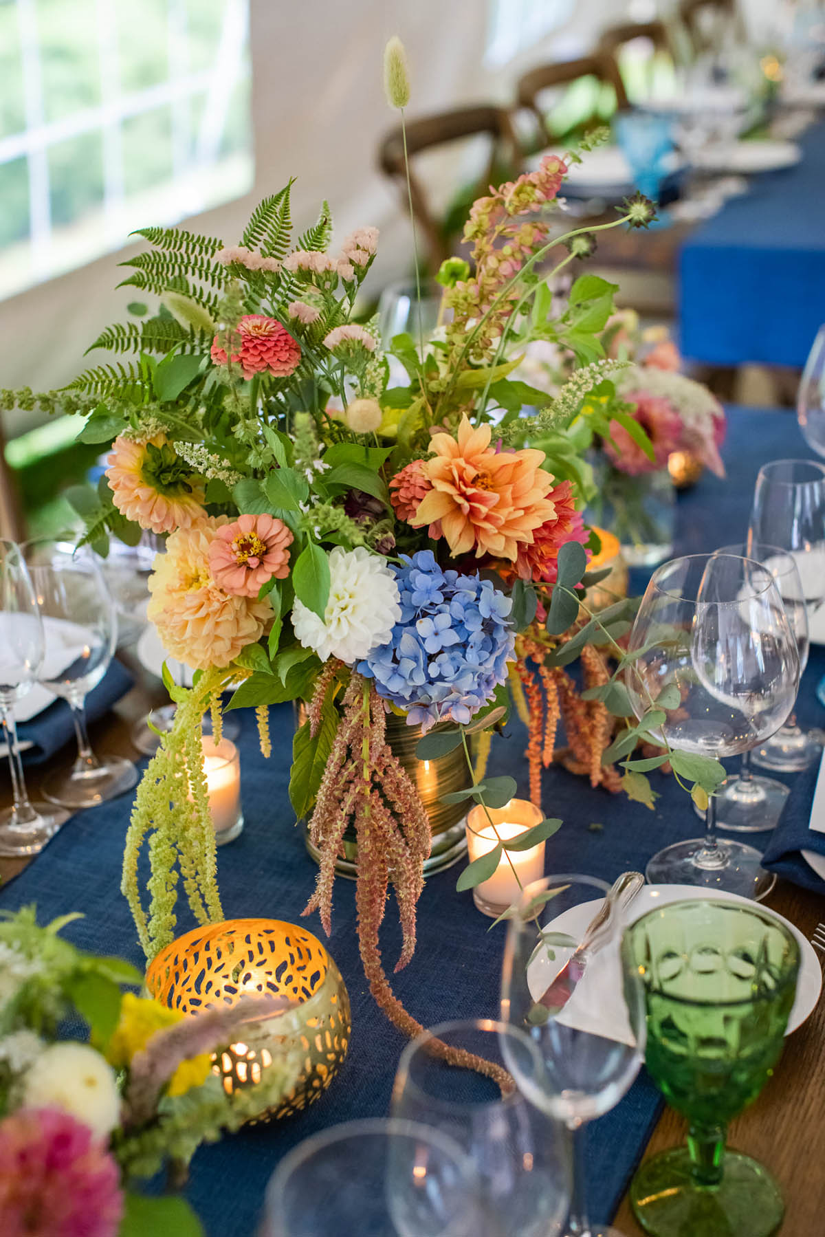 Colorful dinner table at a family reunion designed by Pink Blossom Events